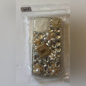 I am selling this For I phone 14 flowers perfume case brand new